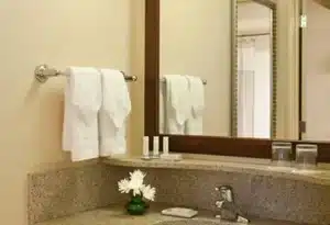 springhill-suites-medford-bathroom